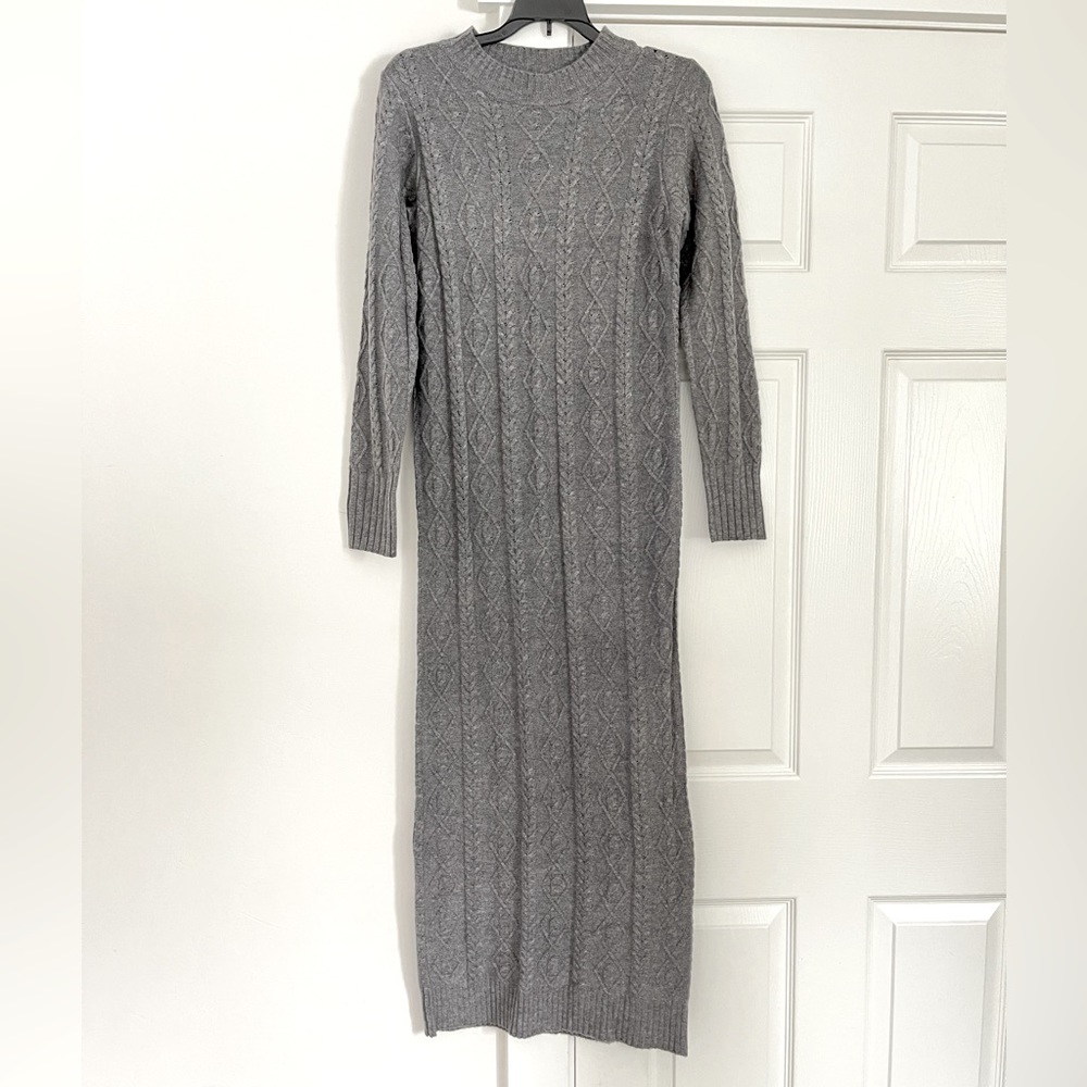 LULU’S maxi sweater dress size S